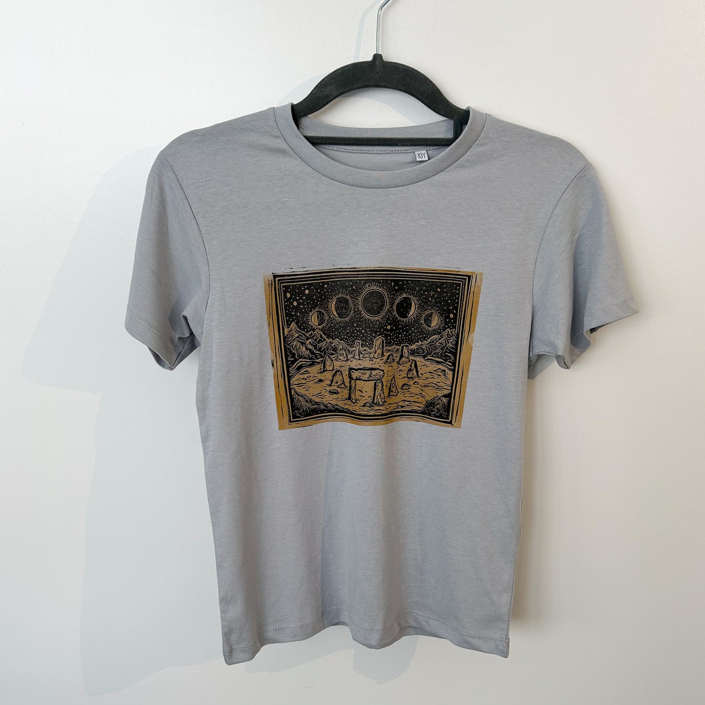 stone circle baby tee