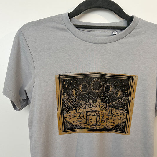 stone circle baby tee
