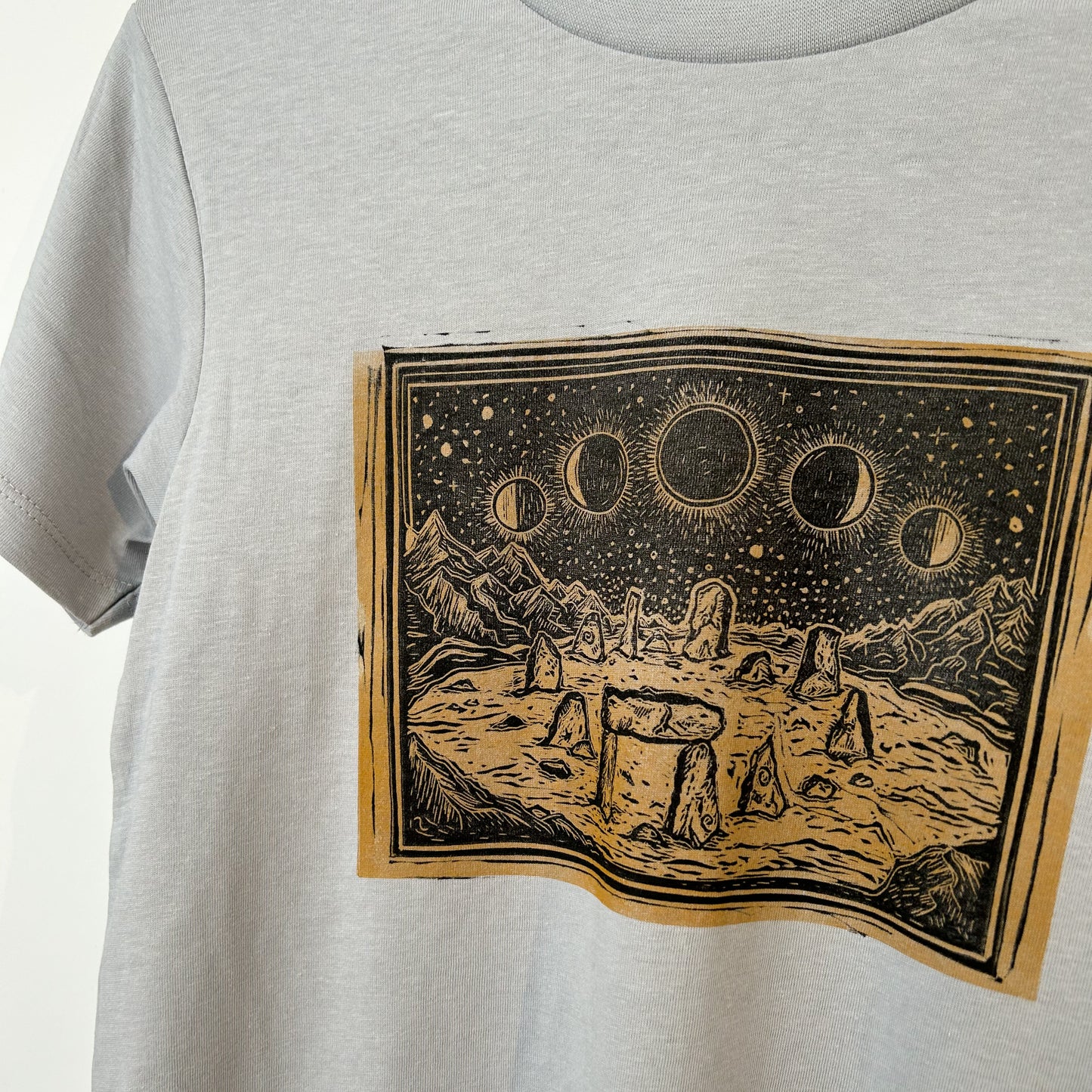 stone circle baby tee